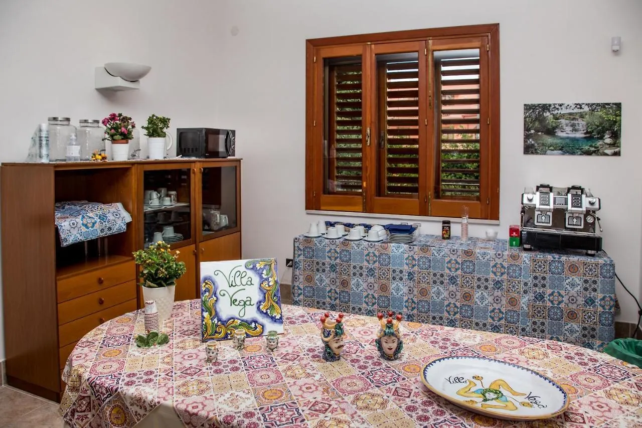 פונטנה ביאנקה Villa Vega בית הארחה פונטנה ביאנקה